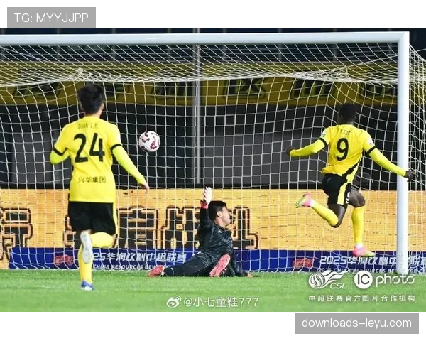 技术应用:英超将在下赛季测试新传感系统,以更精准追踪传中球线路。 技术应用:英超将在下赛季测试新传感系统,以更精准追踪传中球线路。